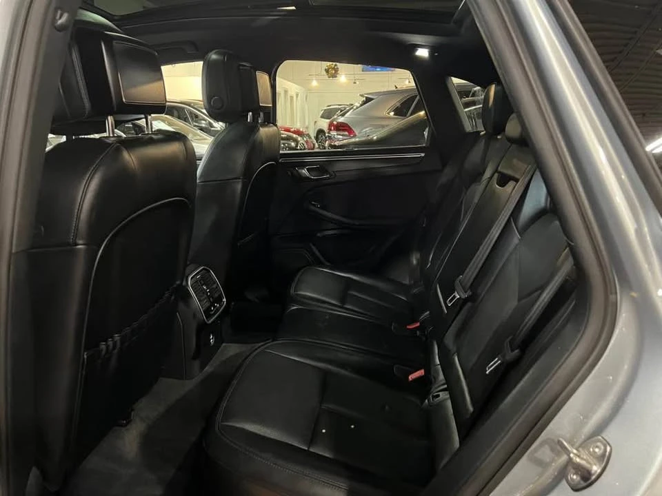 2023 Porsche Macan - Image 15 of 16