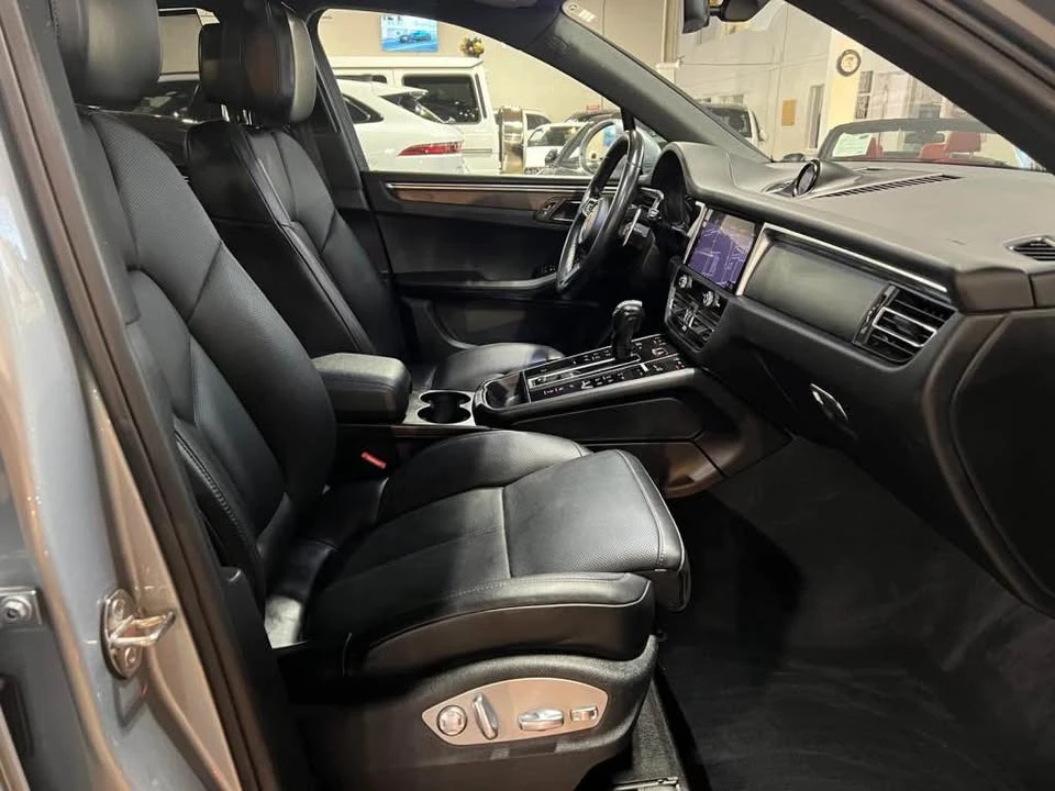 2023 Porsche Macan - Image 9 of 16