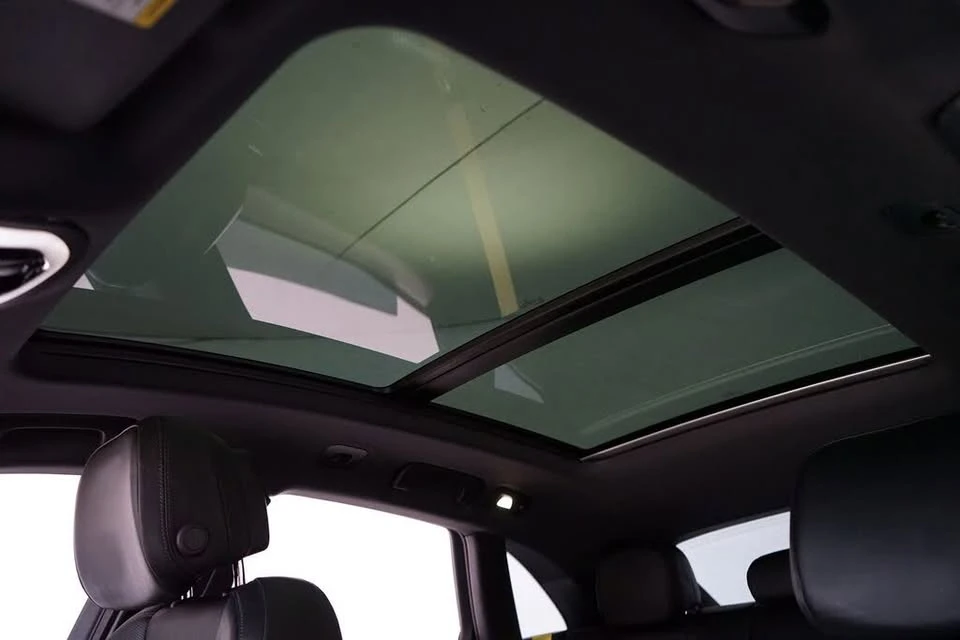 2023 Porsche Macan S - Image 18 of 20