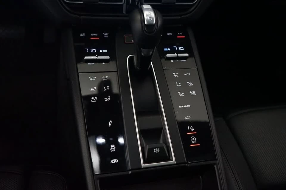 2023 Porsche Macan S - Image 16 of 20