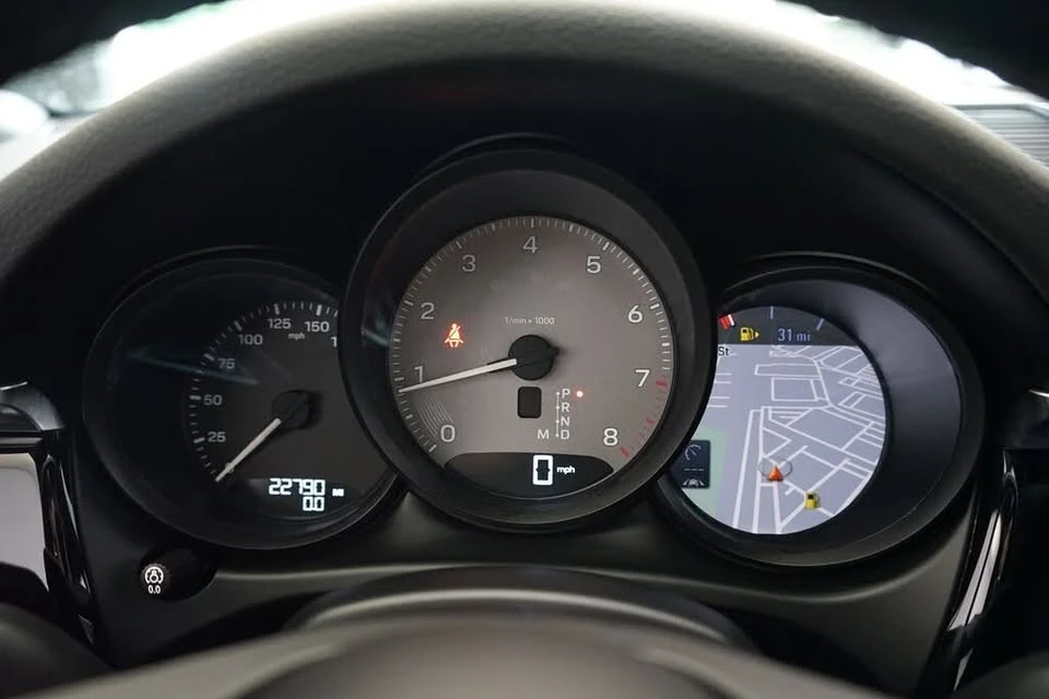 2023 Porsche Macan S - Image 13 of 20