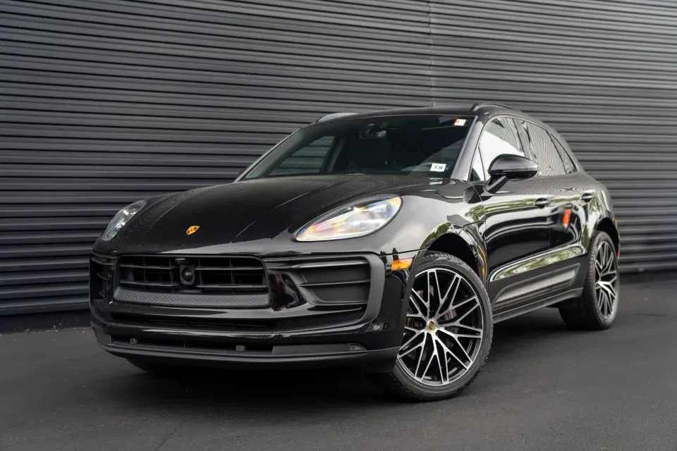 2023 Porsche Macan S - Image 10 of 13
