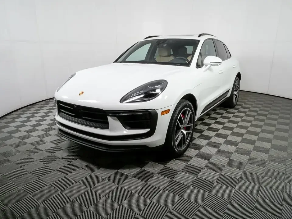 2023 Porsche Macan S - Image 9 of 10