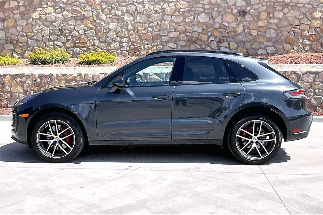 2023 Porsche Macan S - Image 2 of 5