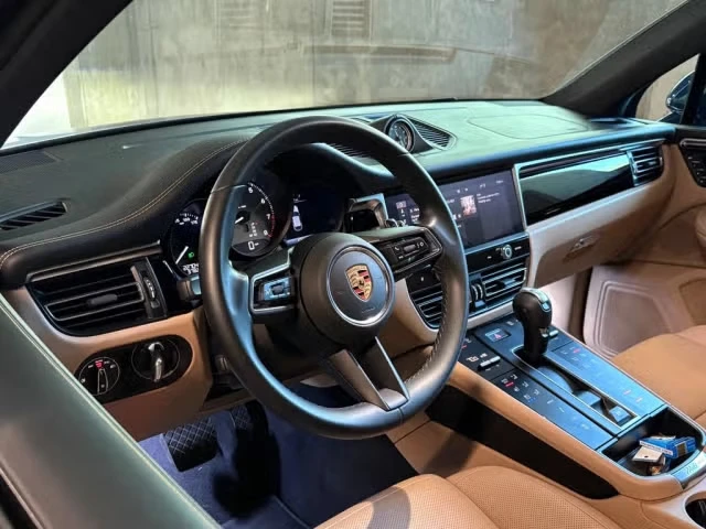 2023 Porsche Macan S - Image 26 of 31