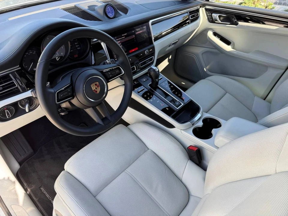 2023 Porsche Macan S - Image 4 of 5