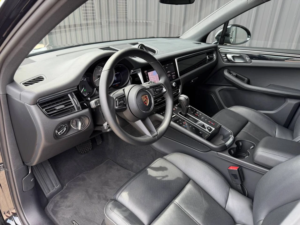 2023 Porsche Macan S - Image 4 of 5