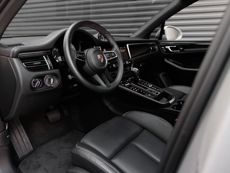 2023 Porsche Macan S - Image 4 of 5