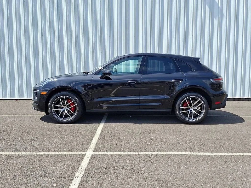 2023 Porsche Macan S - Image 2 of 5