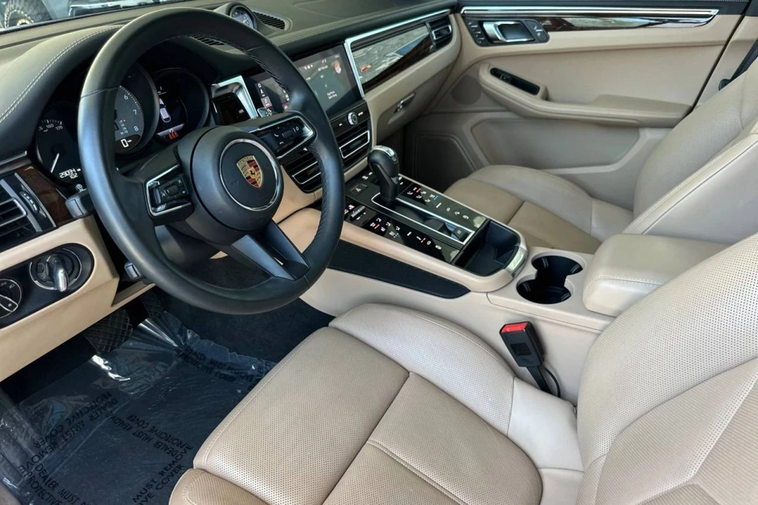 2023 Porsche Macan S - Image 4 of 5
