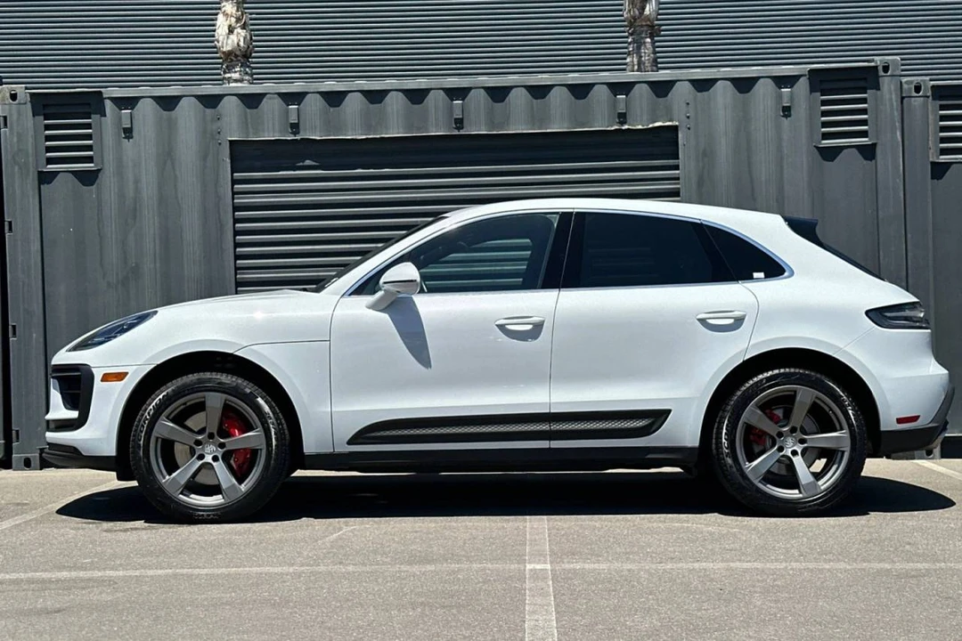 2023 Porsche Macan S - Image 2 of 5