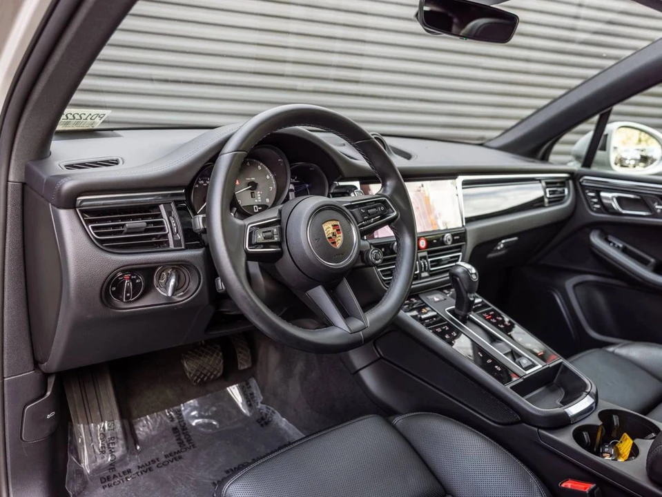 2023 Porsche Macan S - Image 4 of 5