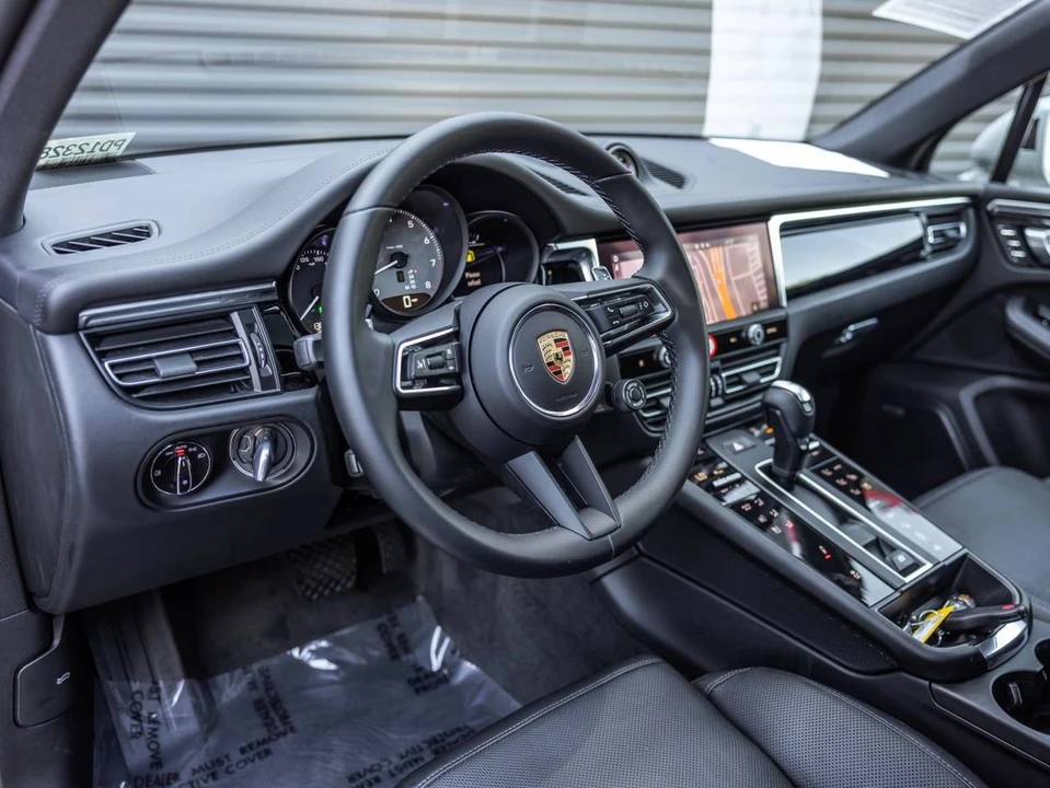 2023 Porsche Macan S - Image 4 of 5