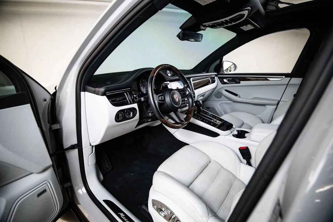2023 Porsche Macan S - Image 4 of 5