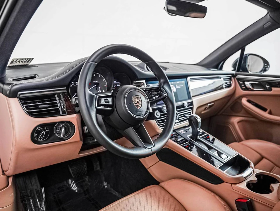 2023 Porsche Macan S - Image 4 of 5