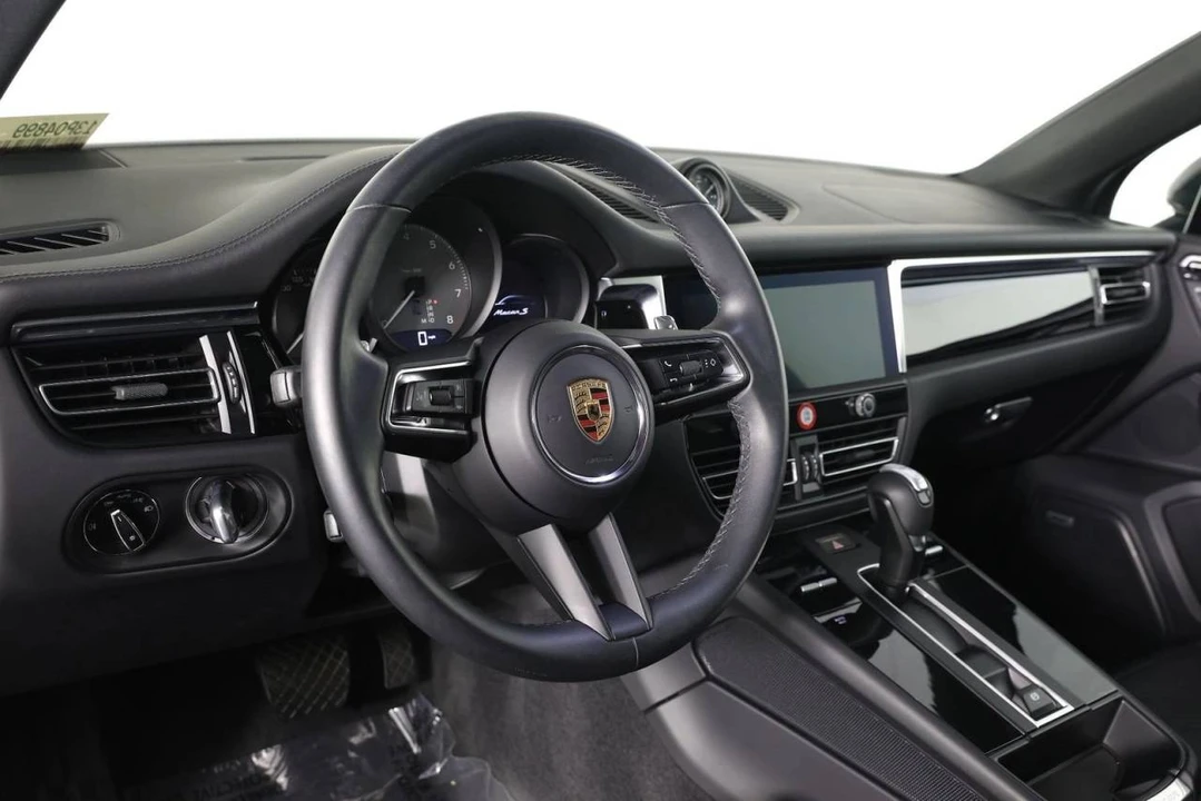 2023 Porsche Macan S - Image 4 of 5