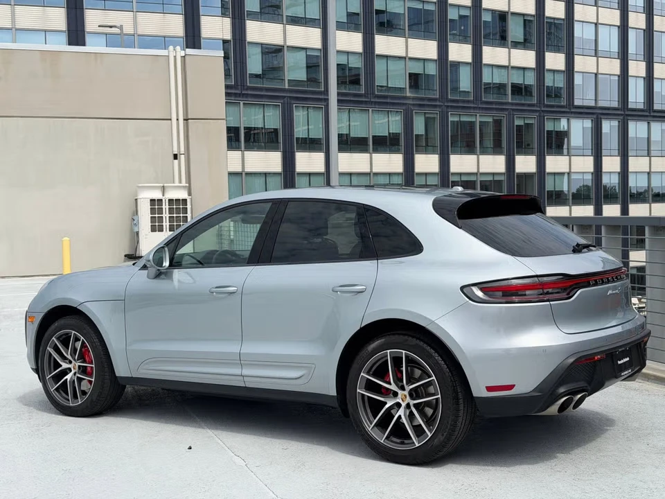 2023 Porsche Macan - Image 20 of 31
