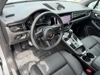 2023 Porsche Macan - Image 29 of 31