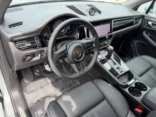 2023 Porsche Macan - Image 25 of 31