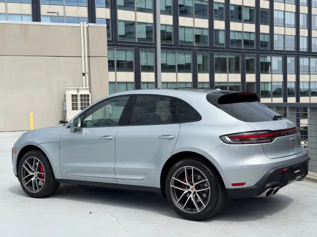 2023 Porsche Macan - Image 18 of 31