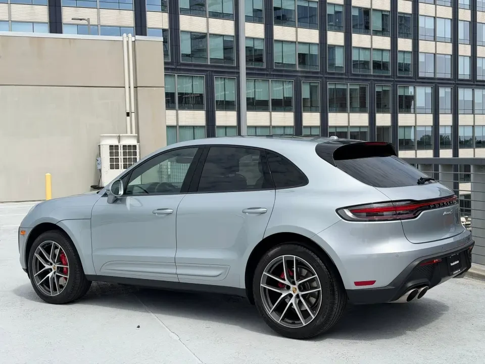 2023 Porsche Macan - Image 23 of 31