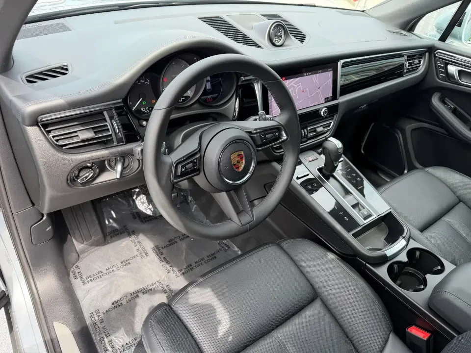 2023 Porsche Macan - Image 31 of 31