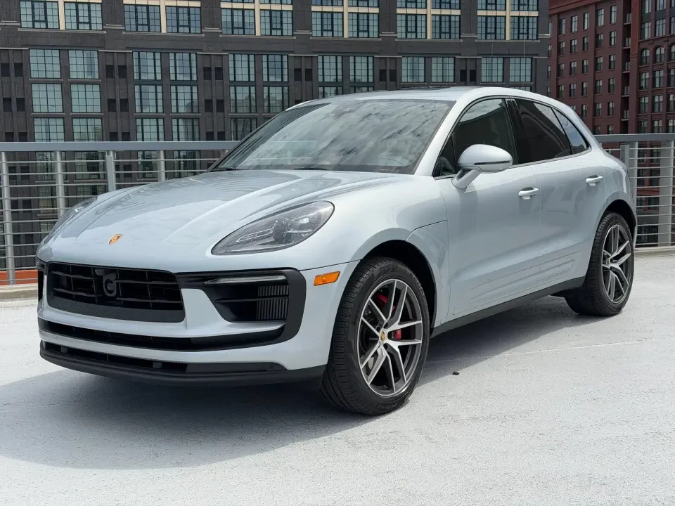 2023 Porsche Macan - Image 7 of 31