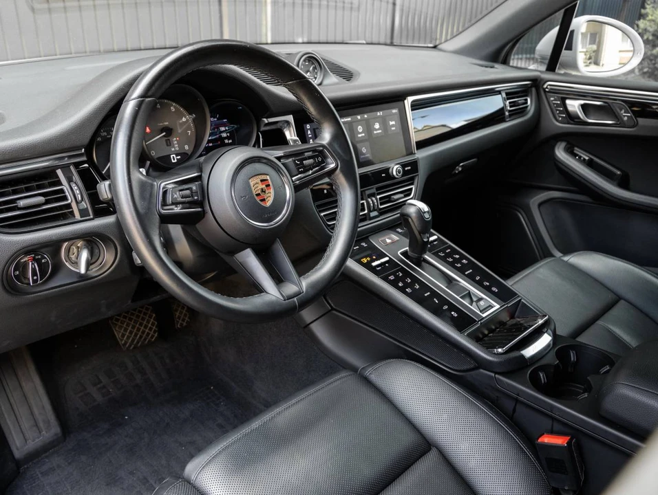 2023 Porsche Macan S - Image 4 of 5