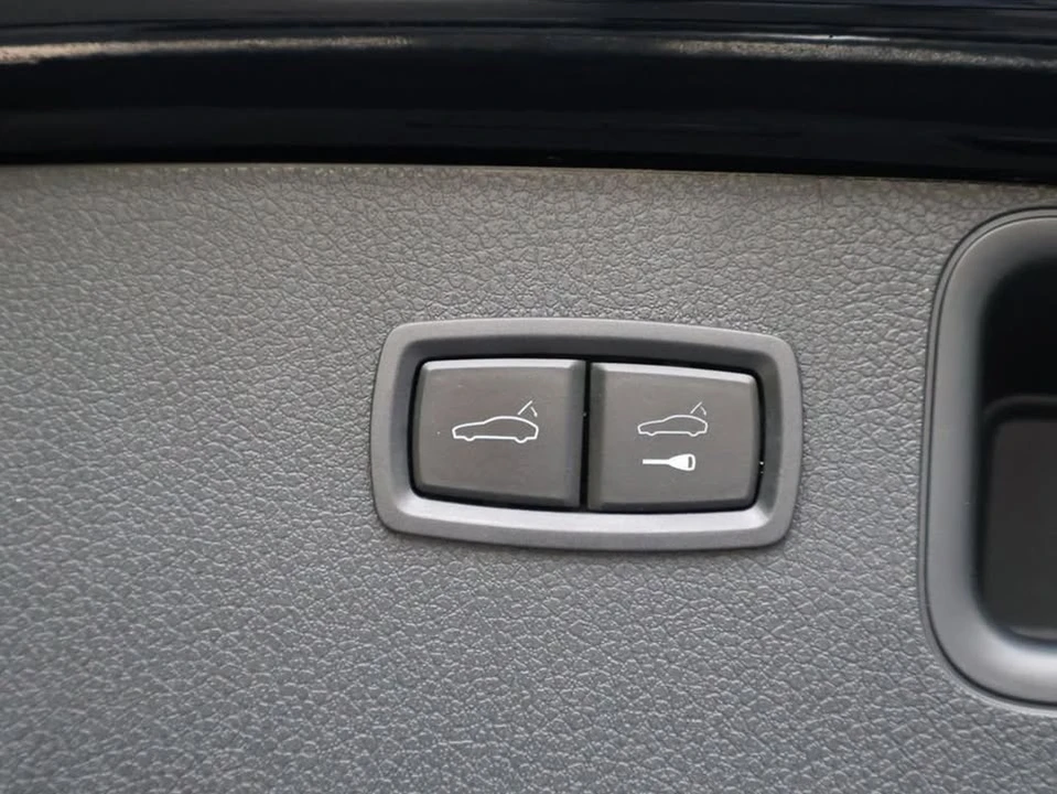 2023 Porsche Macan S - Image 18 of 20