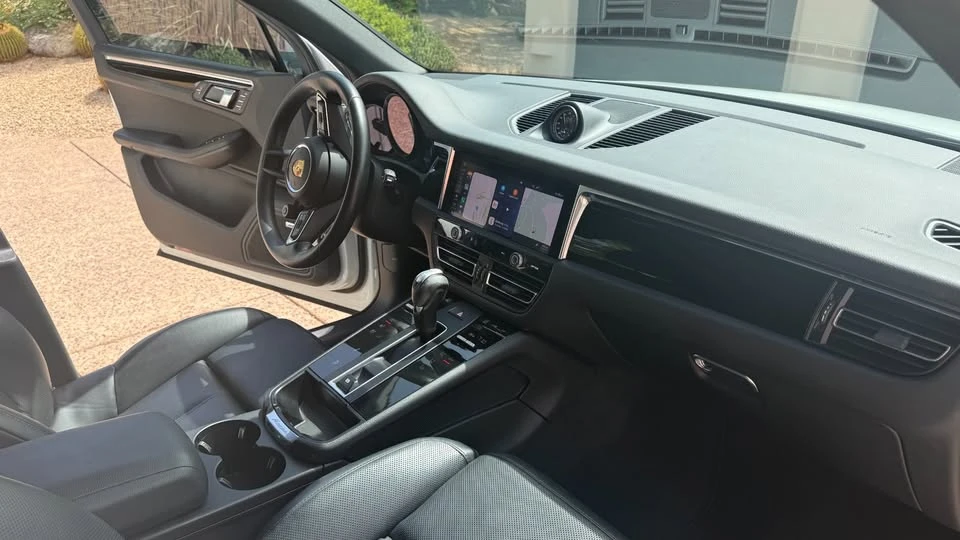 2023 Porsche Macan S - Image 16 of 19