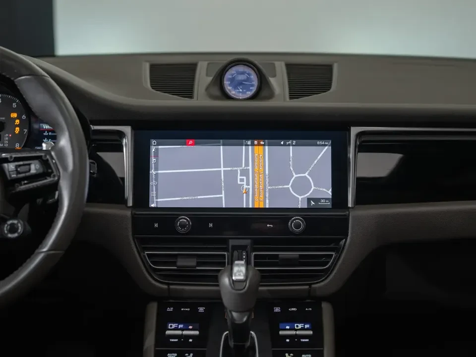 2023 Porsche Macan S - Image 19 of 20