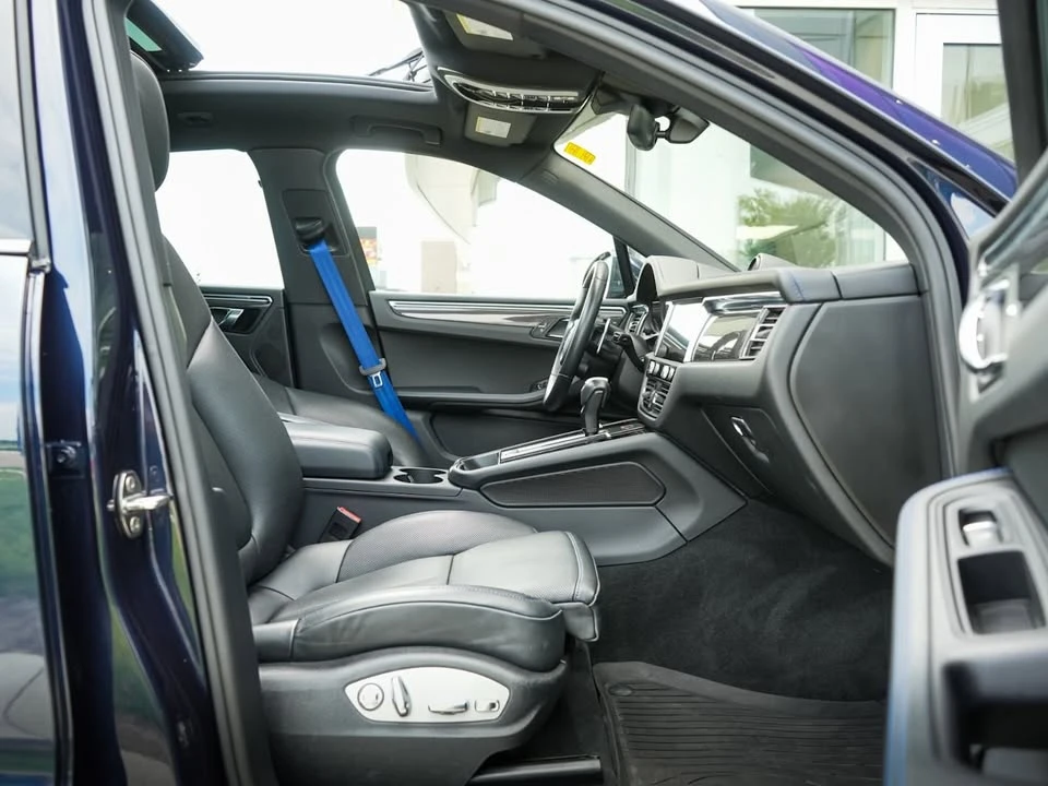 2023 Porsche Macan S - Image 18 of 20