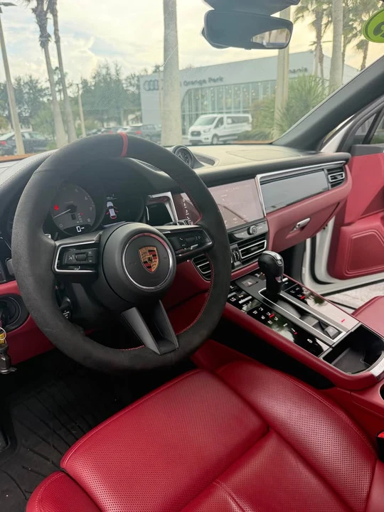 2023 Porsche Macan S - Image 3 of 4