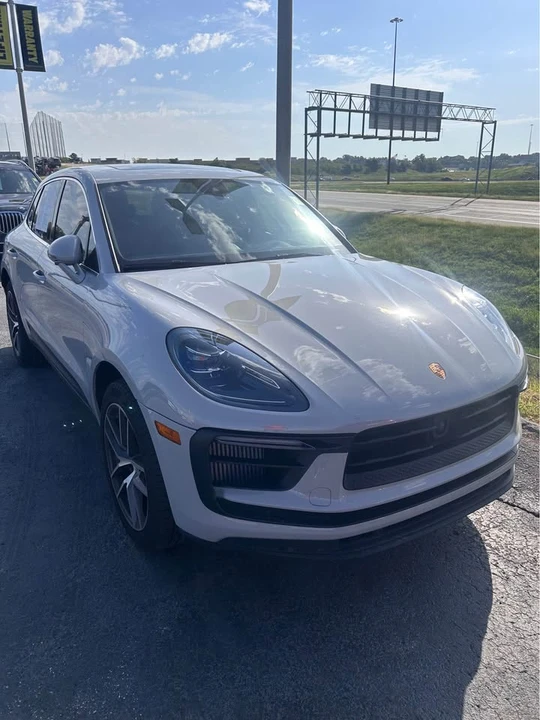 2023 Porsche Macan S - Image 7 of 8