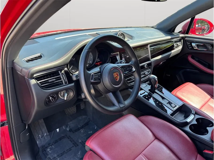 2023 Porsche Macan - Image 7 of 31