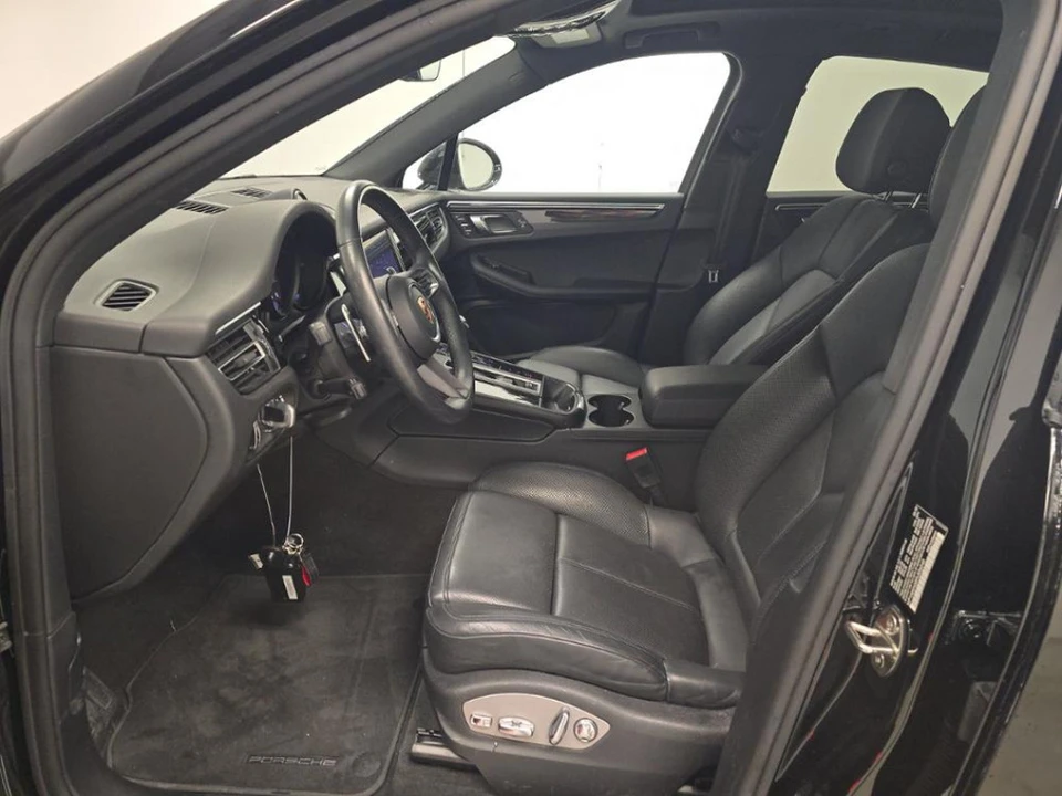 2023 Porsche Macan S - Image 4 of 10