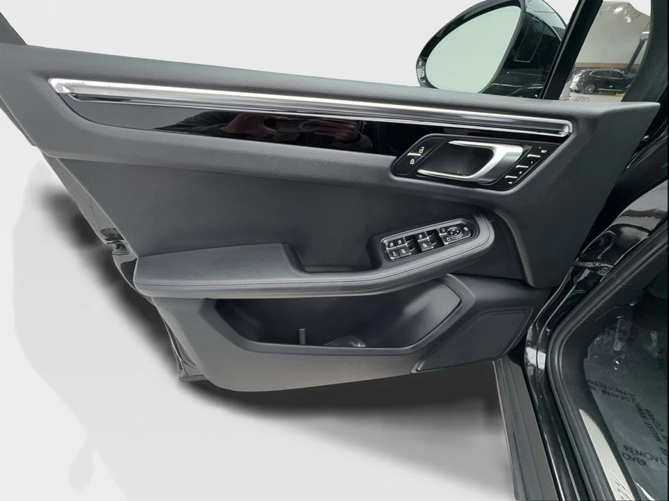 2023 Porsche Macan S - Image 18 of 21