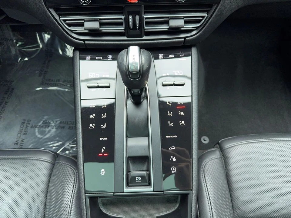 2023 Porsche Macan S - Image 25 of 31