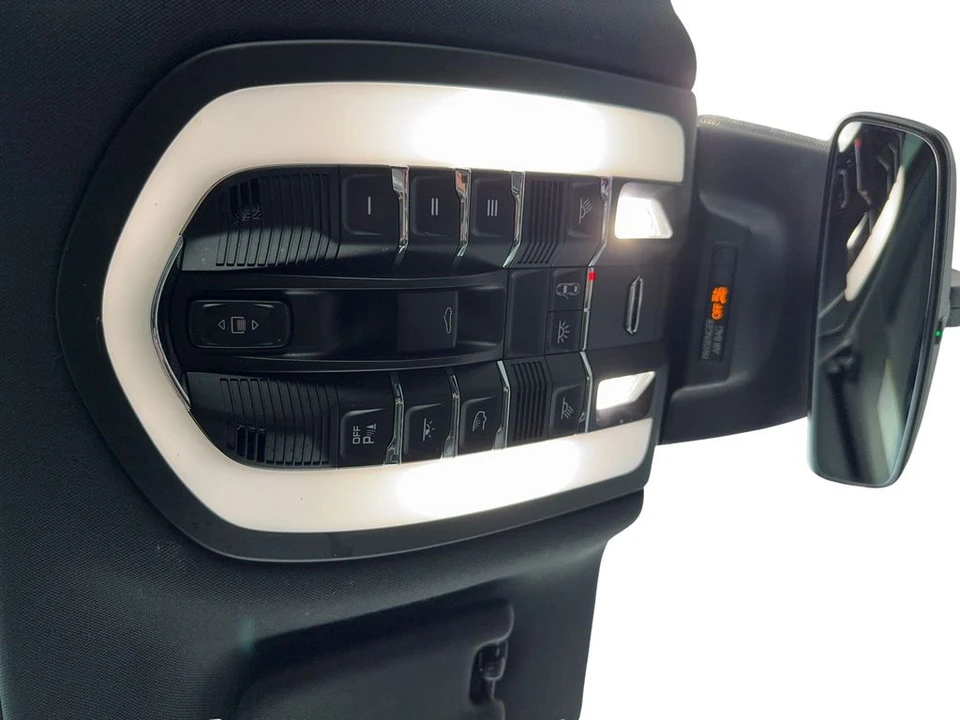 2023 Porsche Macan S - Image 28 of 31