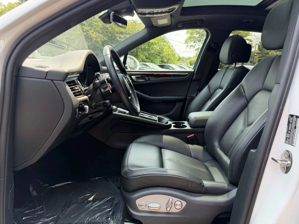 2023 Porsche Macan S - Image 4 of 5