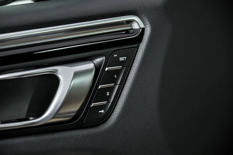 2023 Porsche Macan S - Image 19 of 31