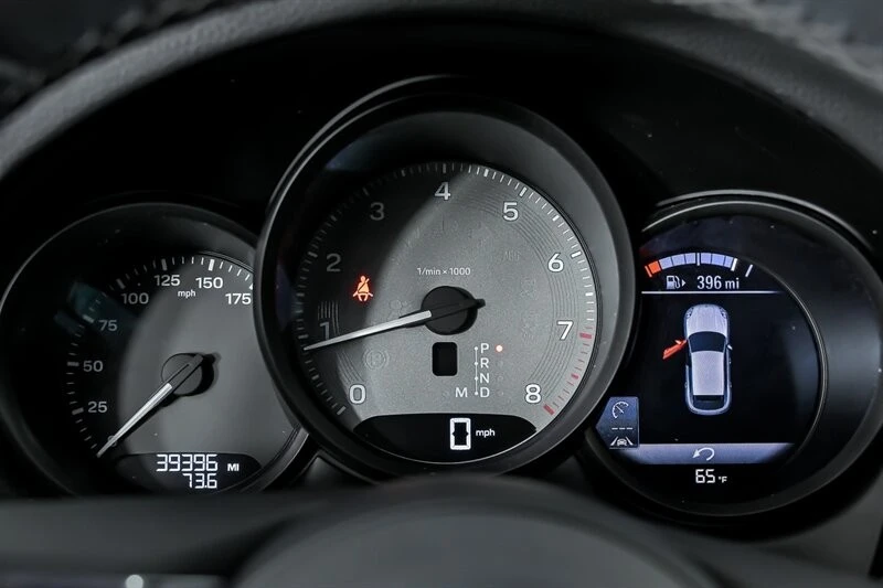 2023 Porsche Macan S - Image 28 of 31