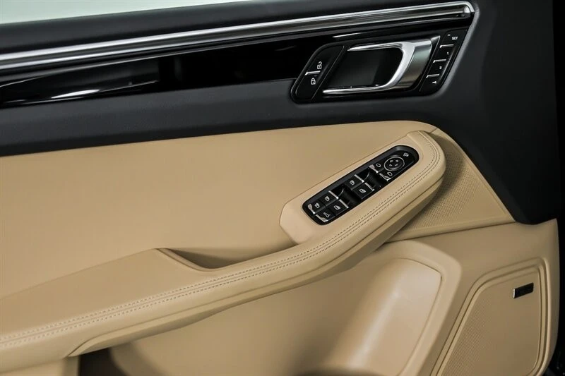 2023 Porsche Macan S - Image 18 of 31