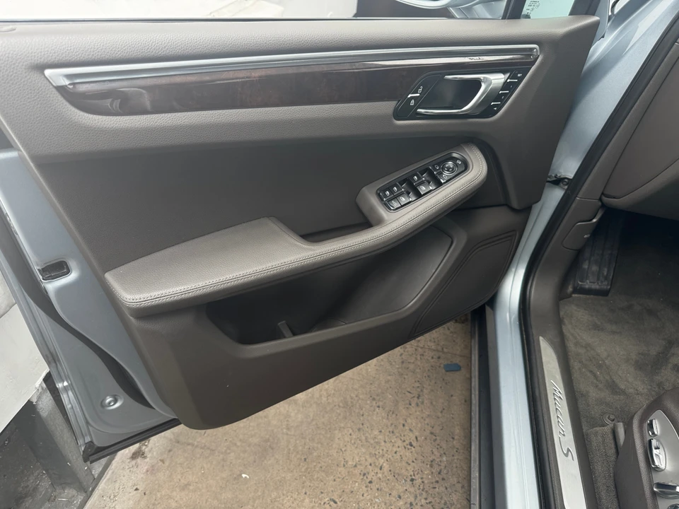 2023 Porsche Macan S - Image 10 of 31