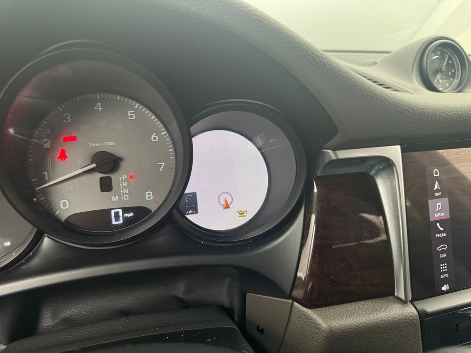 2023 Porsche Macan S - Image 18 of 31