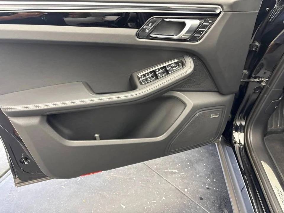 2023 Porsche Macan S - Image 4 of 5
