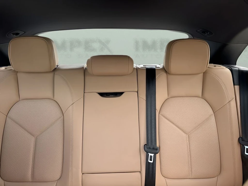 2023 Porsche Macan S - Image 12 of 31