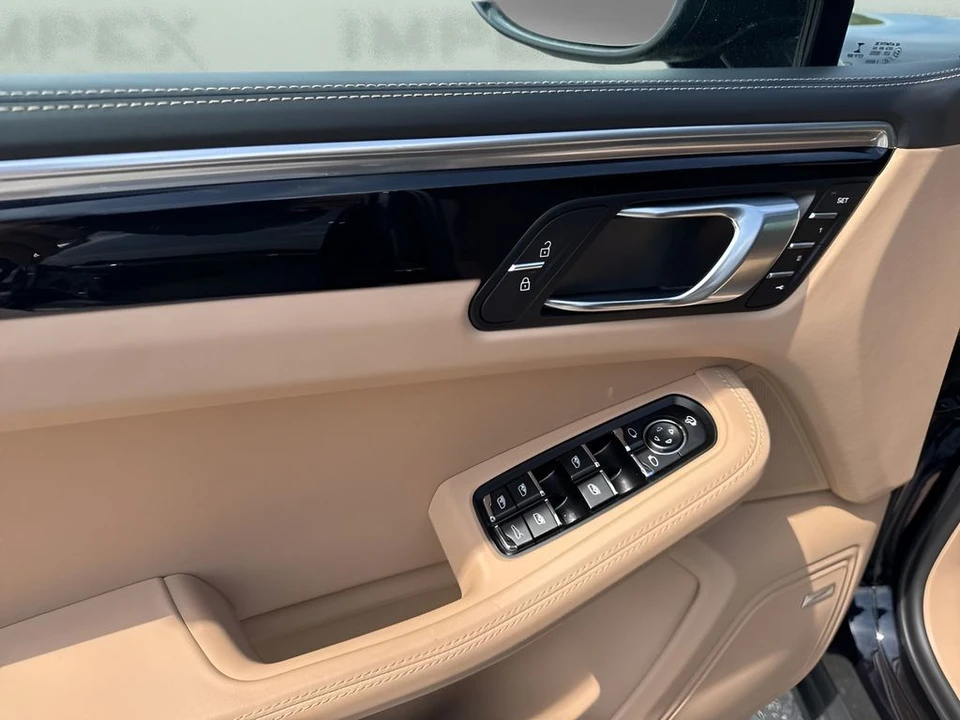 2023 Porsche Macan S - Image 29 of 31