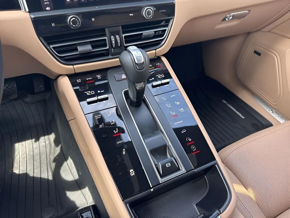 2023 Porsche Macan S - Image 18 of 31