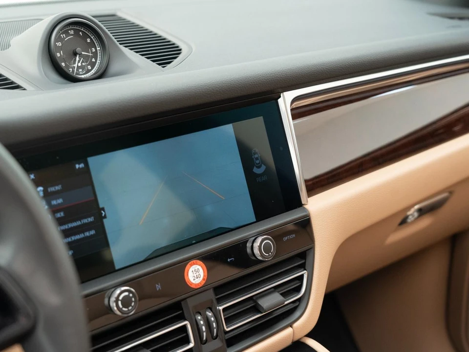 2023 Porsche Macan S - Image 25 of 30